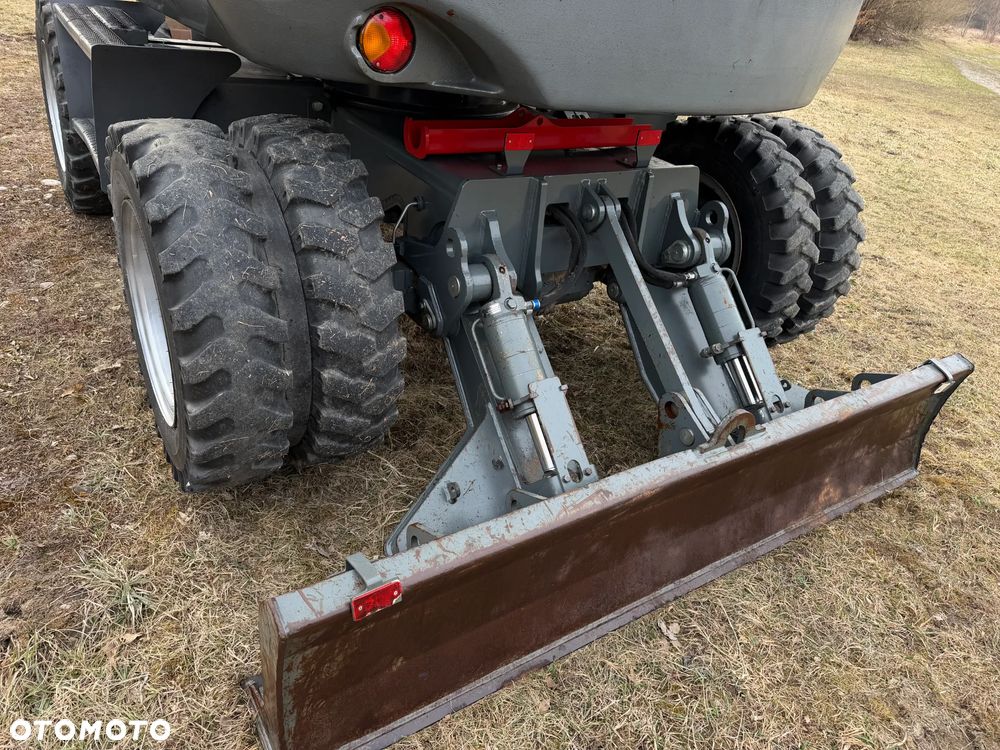 Wacker Neuson EW100 Koparka Kołowa 11 ton. NISKI PRZEBIEG.  3x łamane Ramię. Klima. Pompa ON. 2 Łyżki. Dodatkowe 3 sekcje Hydrauliczne. z upadłośći Norweskiej. Maszyna Jak Nowa z salonu! 2799 mtg. PERKINS silnik 130km. STABILIZATORY Klima. DEKRA 2026r. Książka serwisowa. Szybkozłącze Hydr. Skrętne ramie. Ani deka luzów i wycieków. Pełny Oryginał. Nie picowana na sprzedaż. OKAZJA - 37