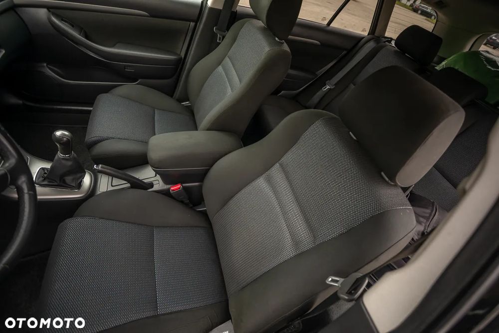 Toyota Avensis 1.8 VVT-i Combi - 18