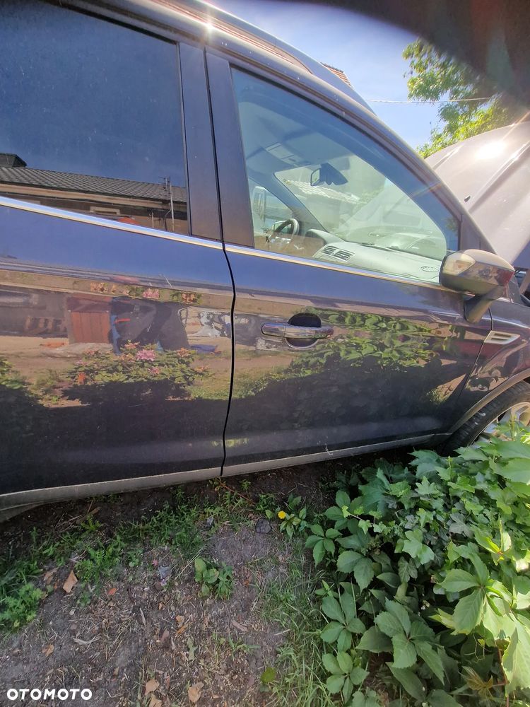 Drzwi  prawy  przód  ford  kuga  mk1  w kolorze  E  0 - 1