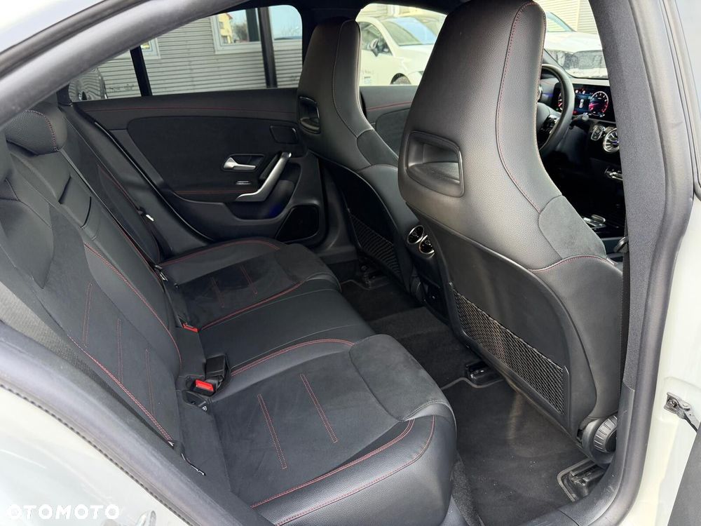 Mercedes-Benz CLA - 21