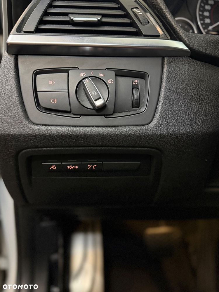 BMW Seria 3 330d M Sport - 10