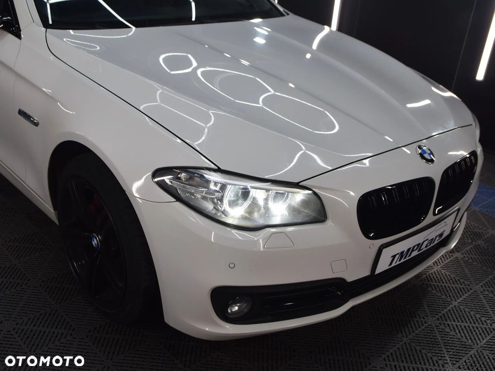 BMW Seria 5 525d xDrive - 13