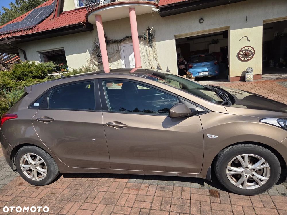 Hyundai i30 1.6 Comfort - 11