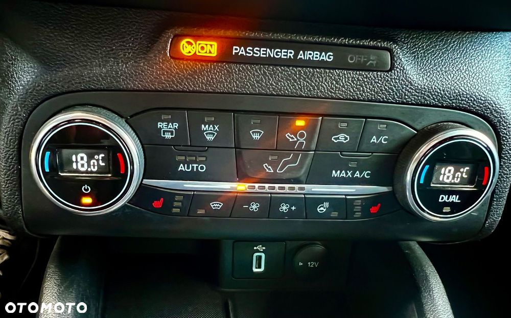 Ford Focus 2.0 EcoBlue STart-Stopp-System ST-LINE - 12