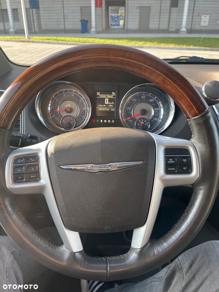 Chrysler Town & Country 3.6 Limited - 18