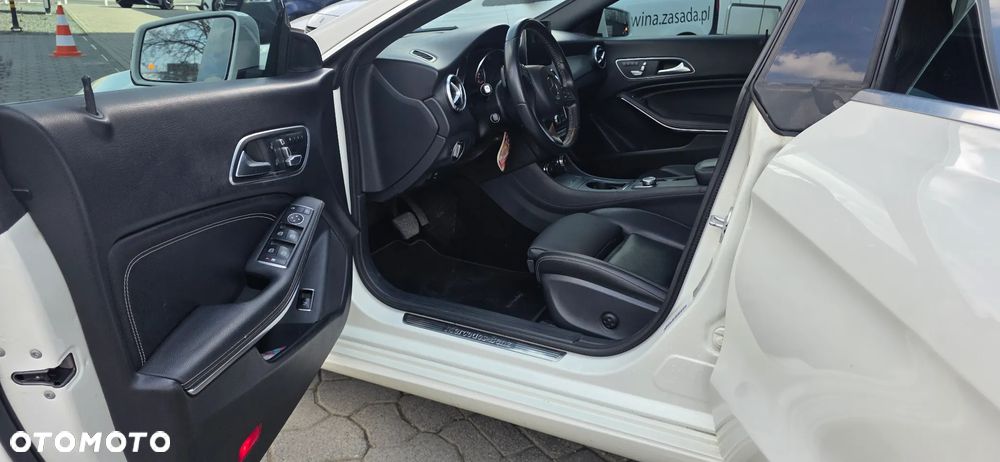 Mercedes-Benz CLA 250 7G-DCT UrbanStyle Edition - 17
