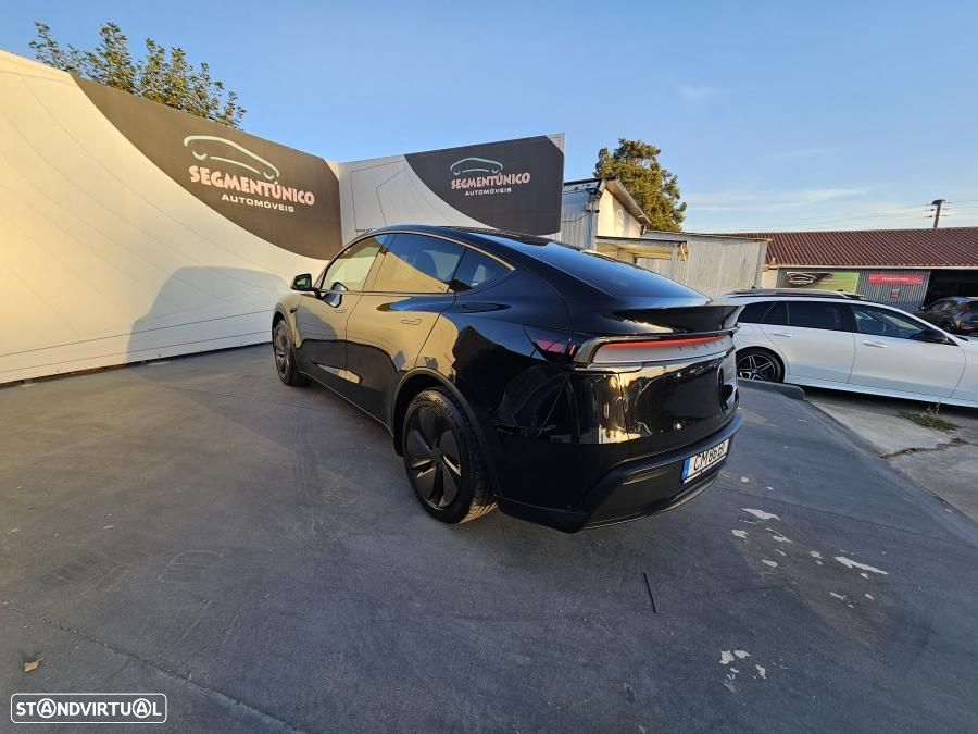 Tesla Model Y Long Range Dual Motor AWD - 11
