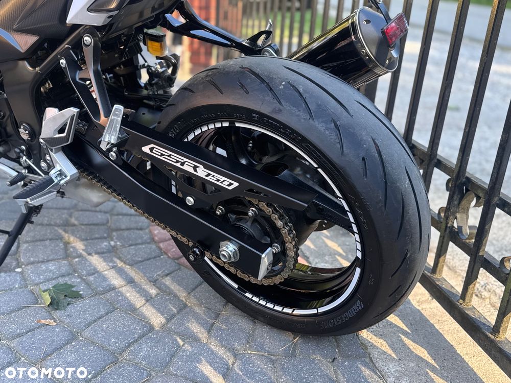 Suzuki GSR - 22
