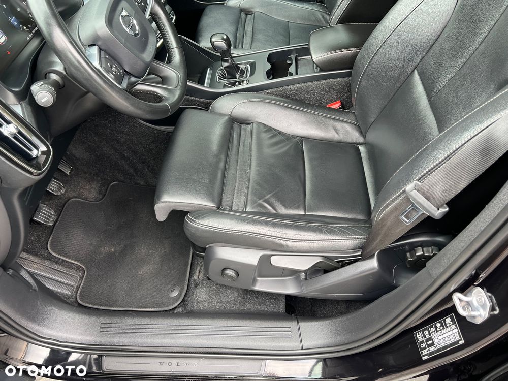 Volvo XC 40 D3 AWD R-Desgin - 14