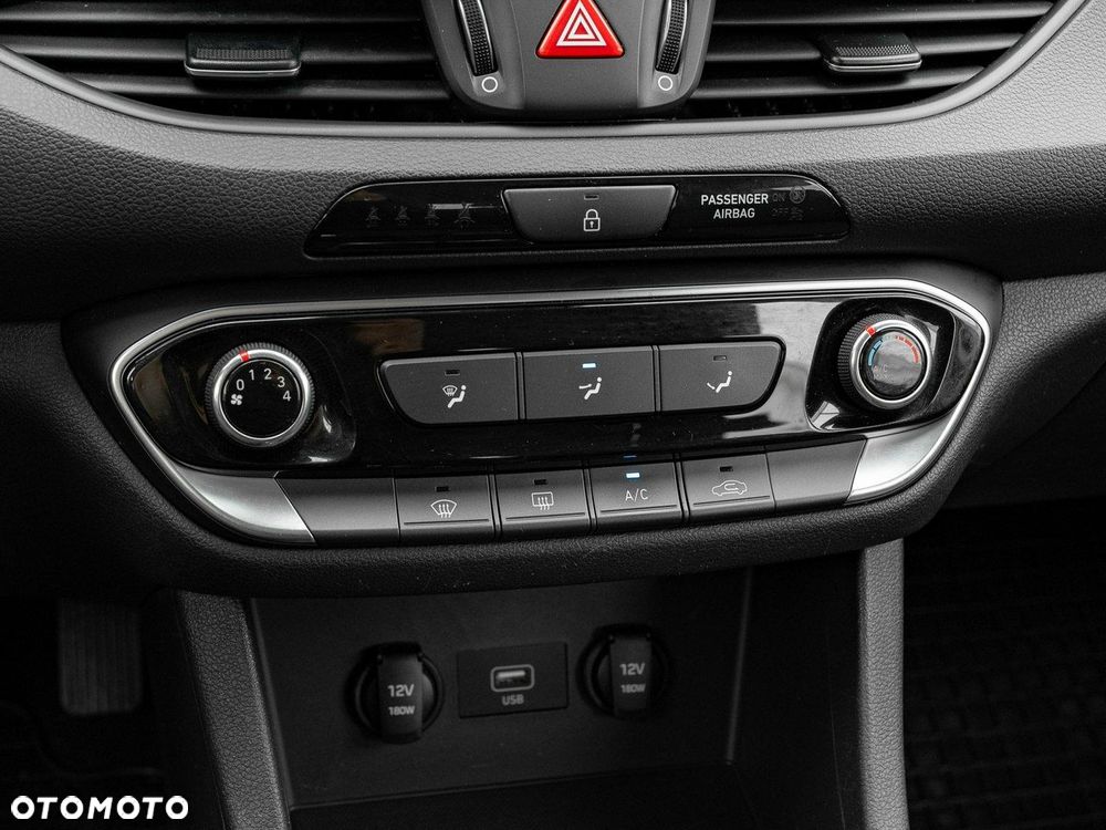 Hyundai i30 1.5 DPI Classic + - 19