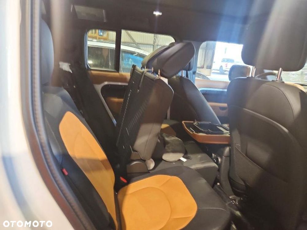 Land Rover Defender - 10