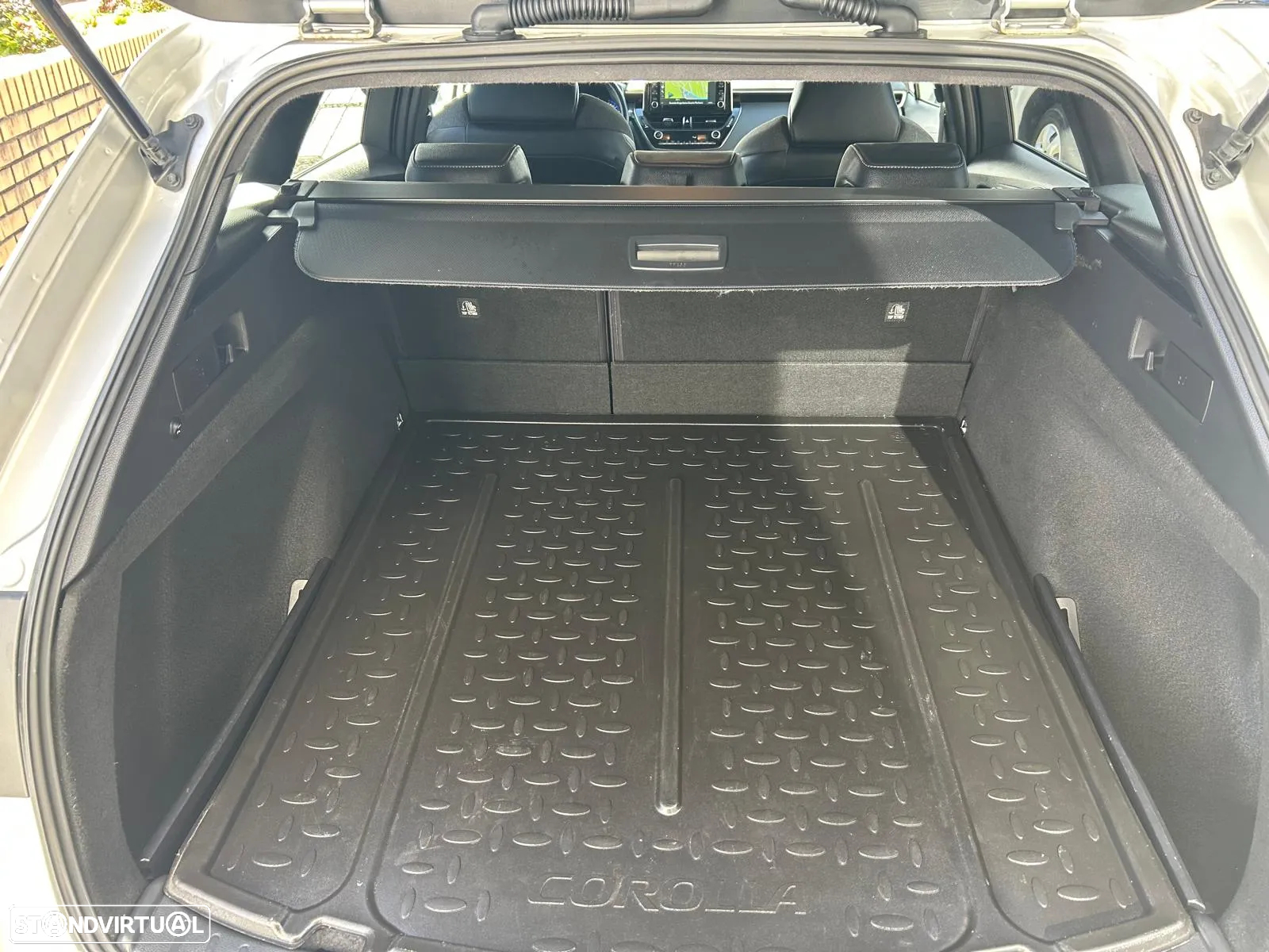 Toyota Corolla Touring Sports 1.8 Hybrid Comfort+P.Sport - 28