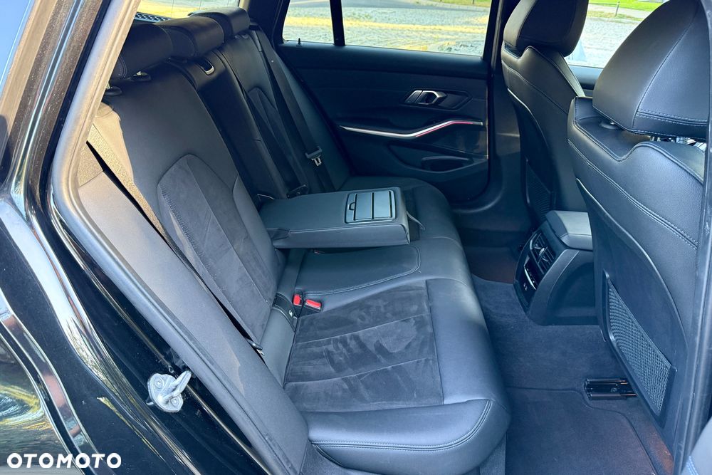 BMW Seria 3 320d xDrive M Sport sport - 25