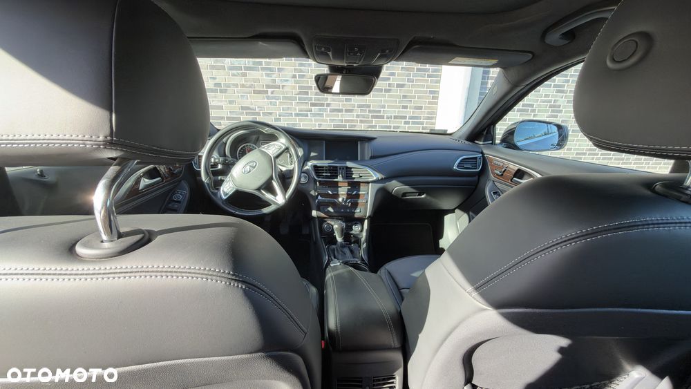Infiniti Q30 1.5d Premium Tech - 17