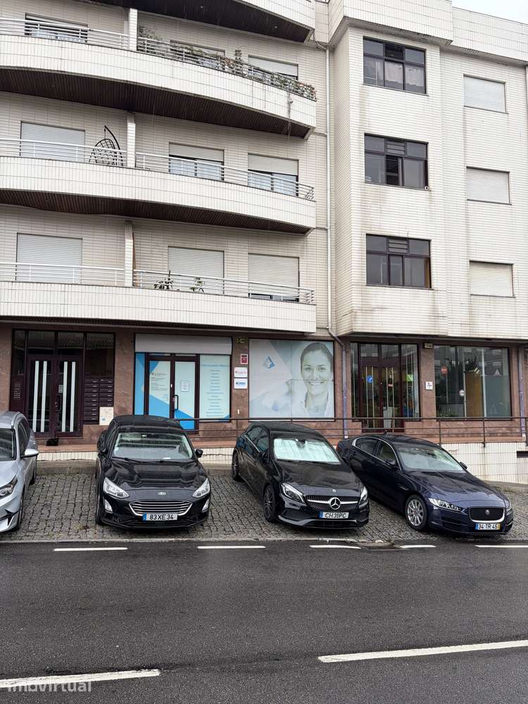 Apartamento T2 com garagem e varanda em São Pedro da Cova - Grande imagem: 3/26