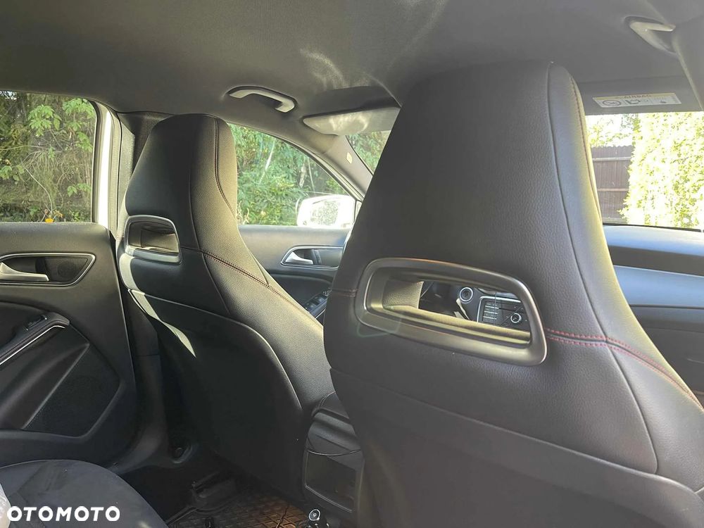 Mercedes-Benz GLA - 10