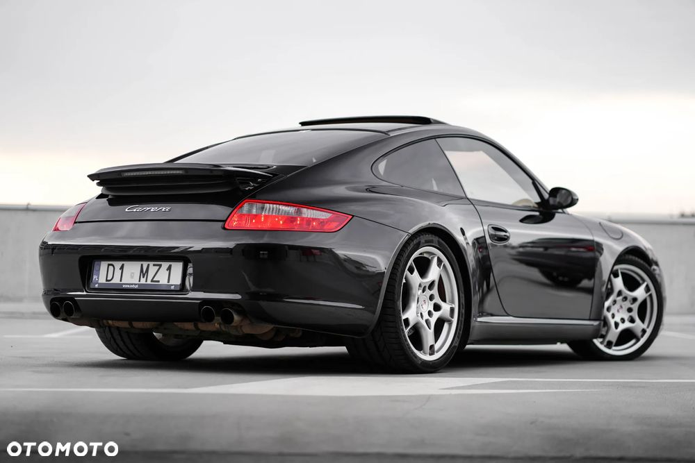 Porsche 911 Carrera - 4