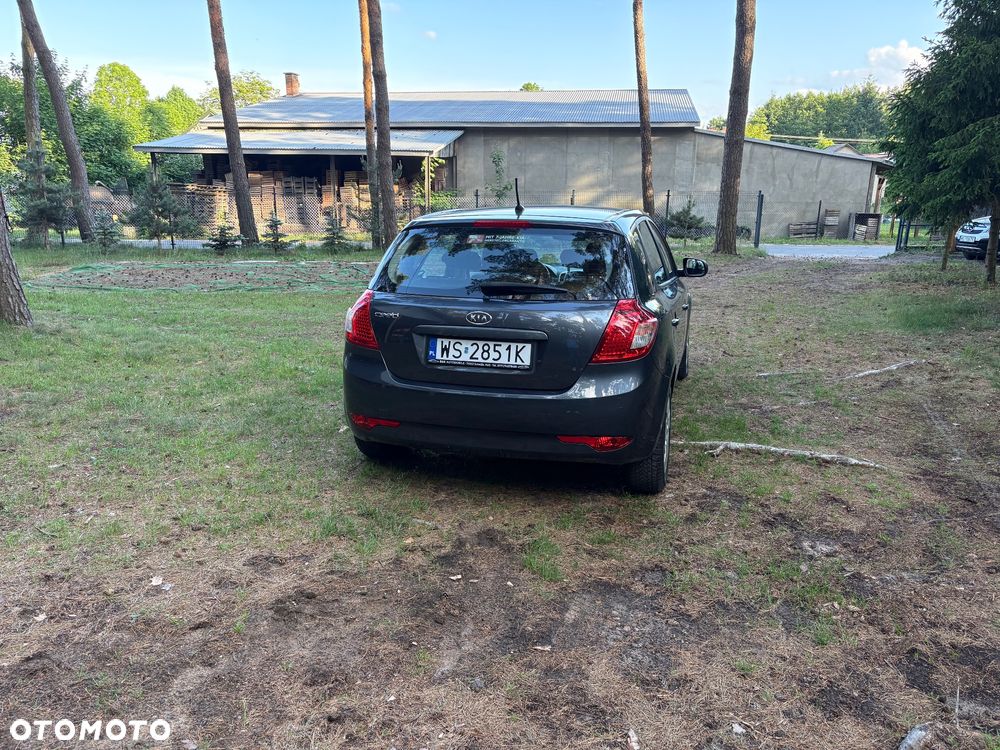 Kia Ceed 1.4 CVVT Dream-Team Edition - 2