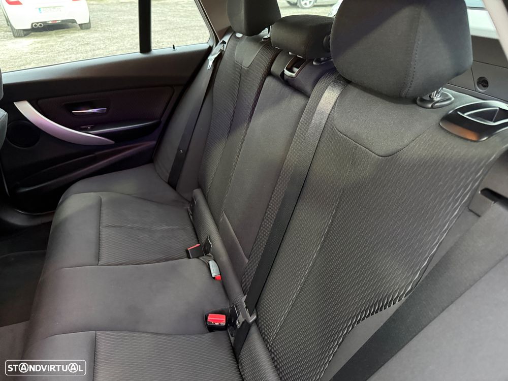 BMW 318 d Touring - 15