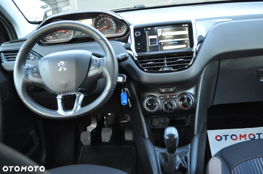 Peugeot 208 - 24
