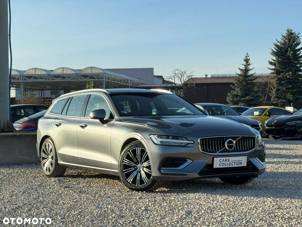 Volvo V60 T8 AWD Plug-In Hybrid Inscription - 1