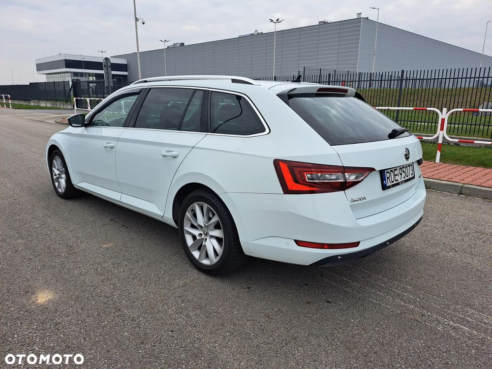 Skoda Superb 2.0 TDI Premium Edition - 3
