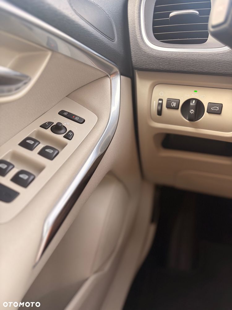 Volvo V40 Cross Country T3 Drive-E Momentum - 13