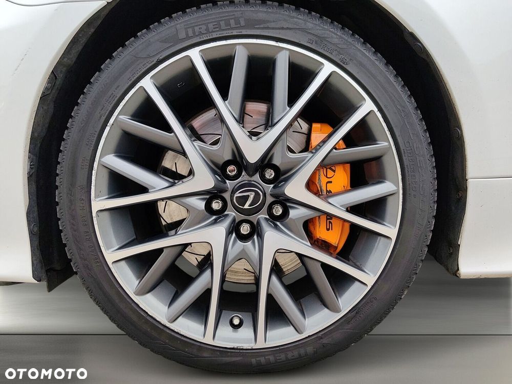 Lexus RC 200t / 300 F Sport - 34