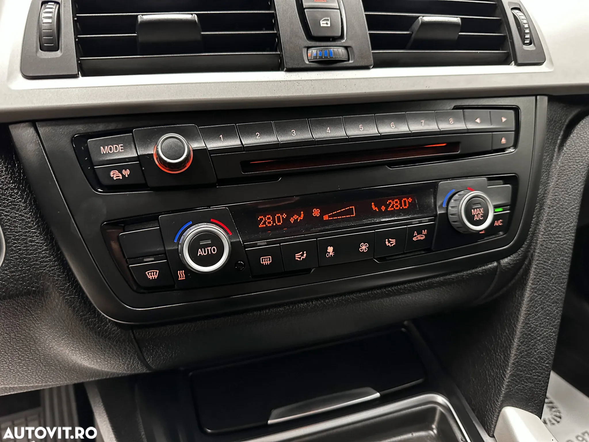 BMW Seria 3 318d GT - 28