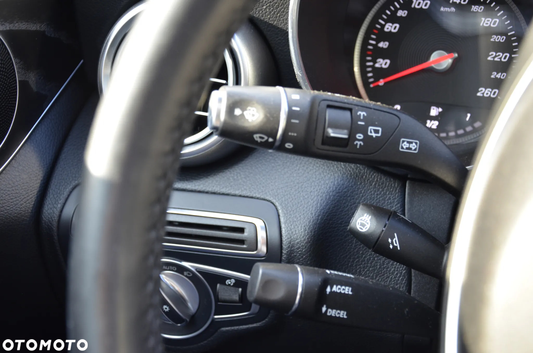 Mercedes-Benz Klasa C 300 9G-TRONIC - 23