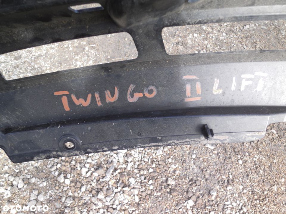 RENAULT TWINGO II LIFT ATRAPA GRILL  Numer katalogowy części 620360408R Posiadam 3 sztuki - 6