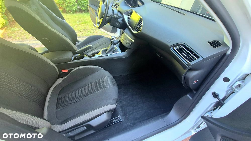 Peugeot 308 1.2 PureTech Allure S&S - 17