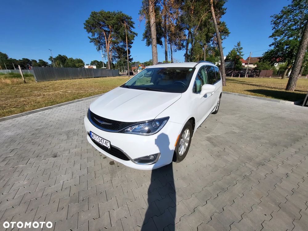 Chrysler Pacifica - 2