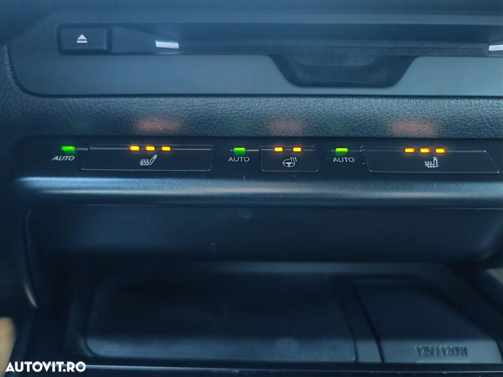 Lexus UX 250h FWD Executive - 23