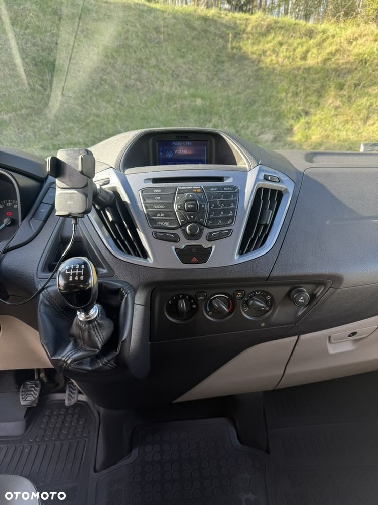 Ford Tourneo Custom - 19