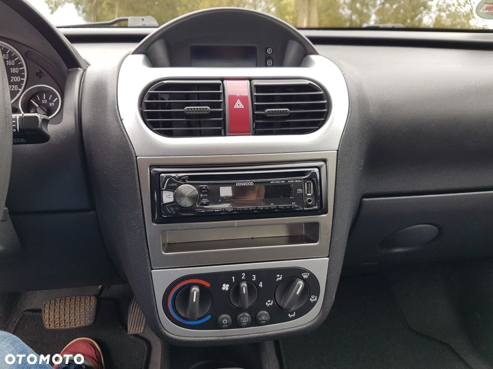 Opel Corsa 1.4 16V Enjoy - 20