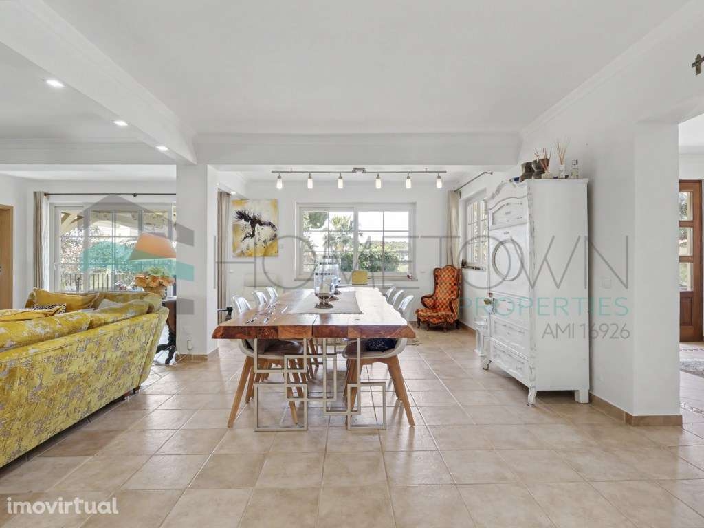 Moradia V5 de excelência com jardim amplo, piscina e ambiente privado - Grande imagem: 4/55