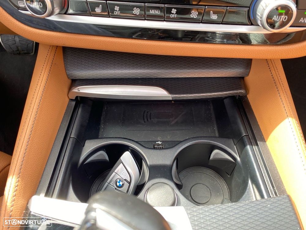 BMW 530 e Pack Desportivo M - 16