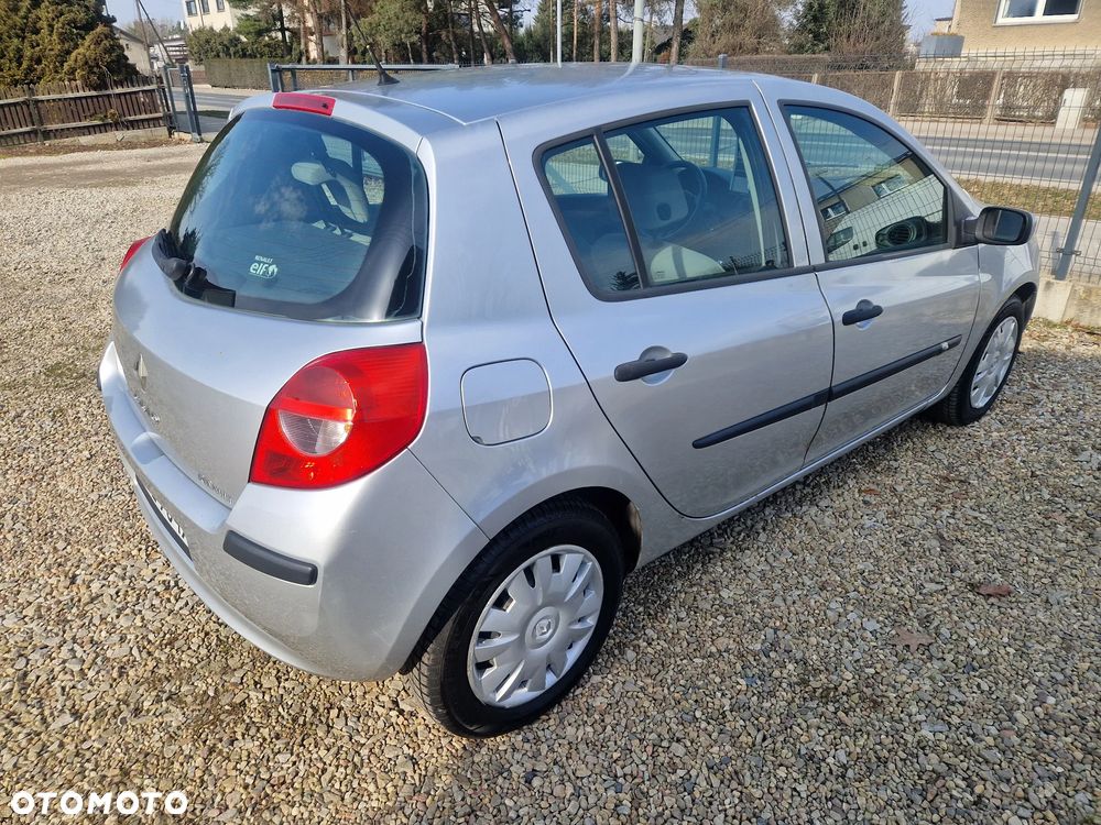 Renault Clio 1.4 16V Emotion - 4