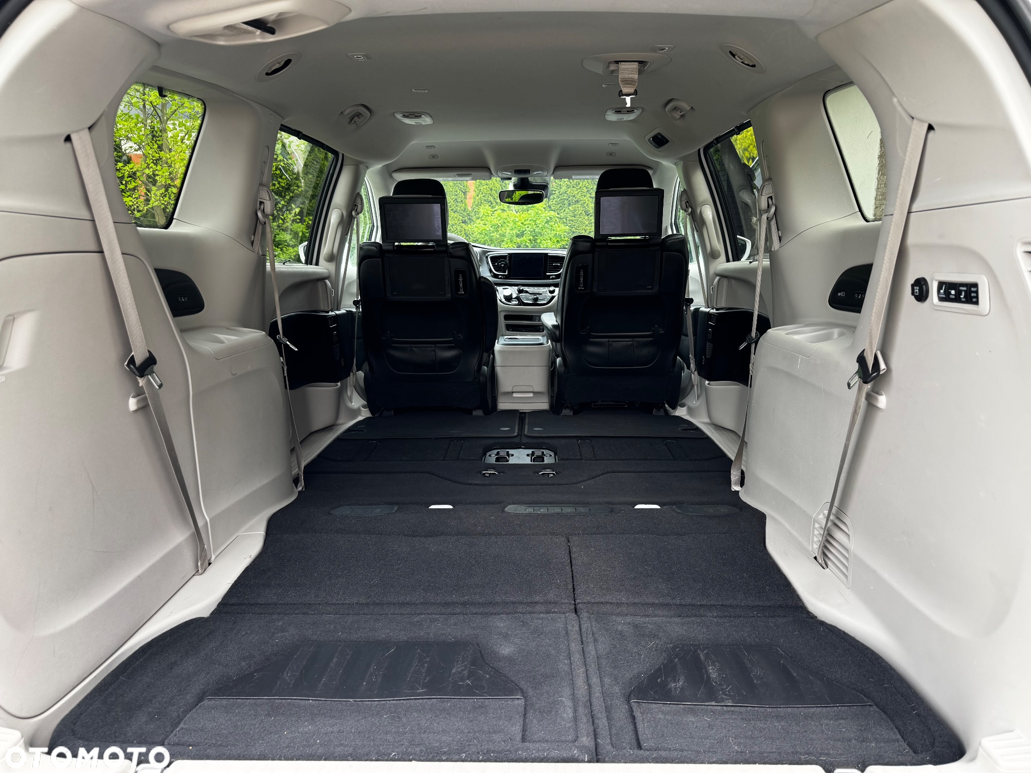 Chrysler Pacifica - 33