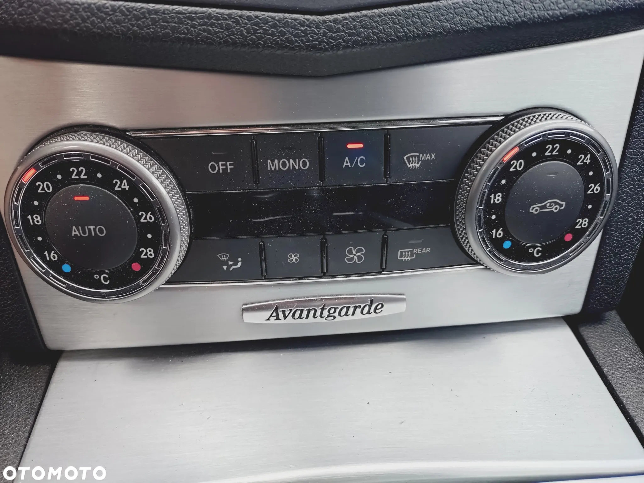 Mercedes-Benz Klasa C 180 T CDI DPF (BlueEFFICIENCY) Avantgarde - 21