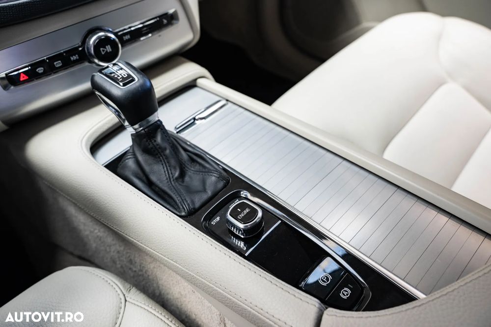 Volvo XC 90 D5 AWD Geartronic Momentum - 14