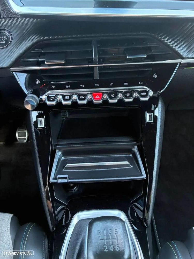 Peugeot 208 - 22