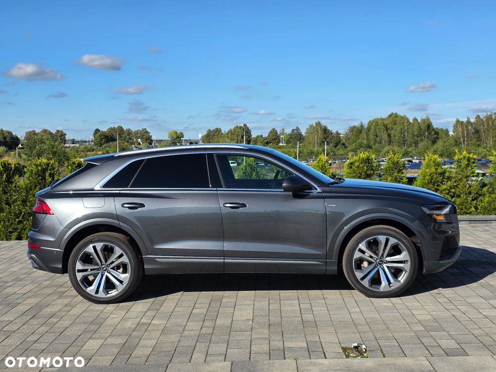 Audi Q8 - 12
