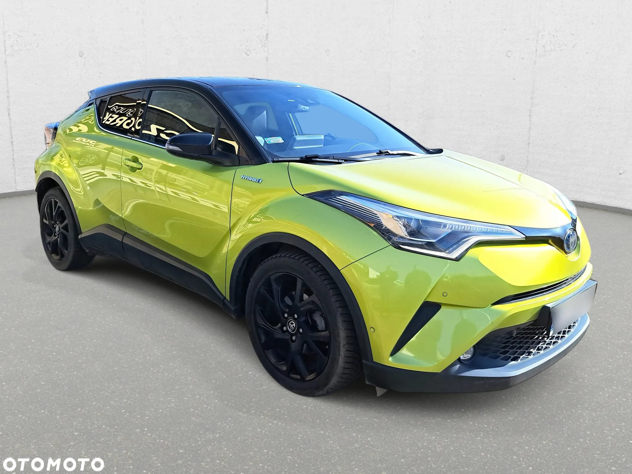 Toyota C-HR 1.8 Hybrid Neon Lime powered by JBL - 3