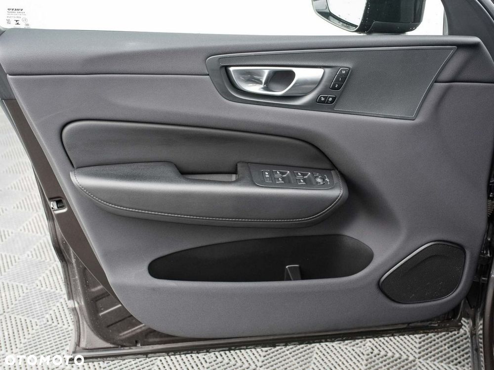 Volvo XC 60 B4 B Plus Dark - 10