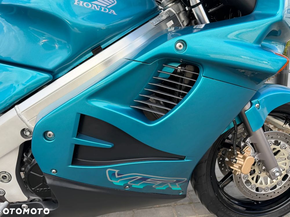 Honda VFR - 12