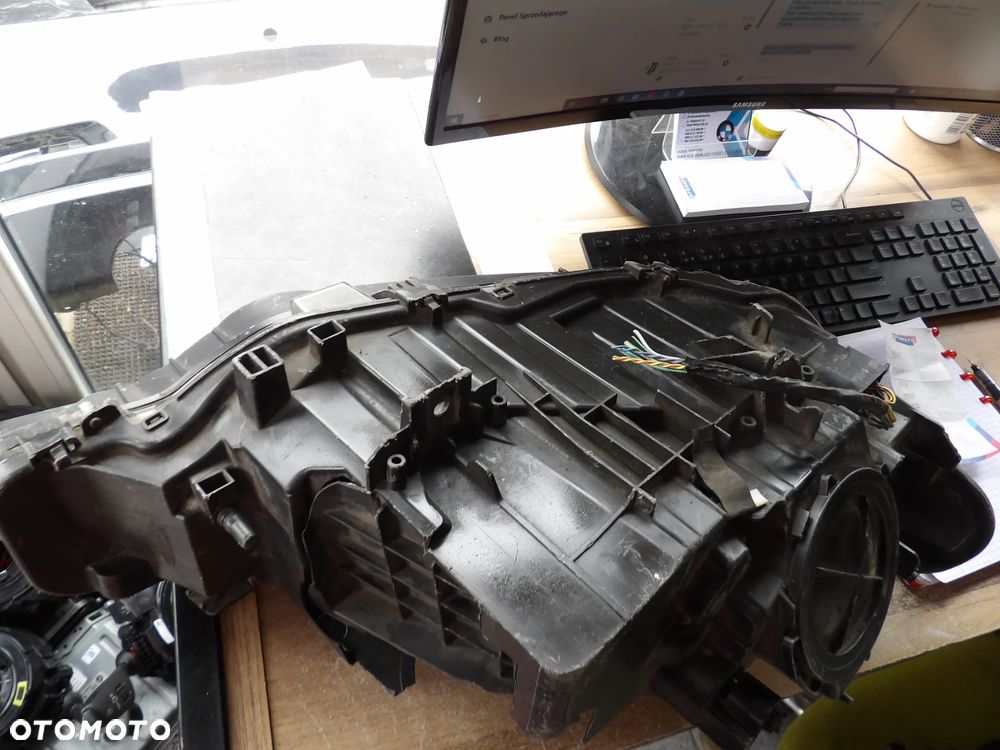 BMW - F30 - LEWA LAMPA PRZEDNIA - USZKODZONA OBUDOWA - UK - 9