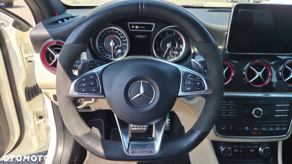 Mercedes-Benz GLA - 34