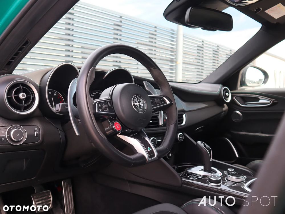 Alfa Romeo Giulia 2.9 Bi Turbo V6 Quadrifoglio - 22